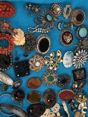 Vintage Mixed Women’s Jewelry Assorted Pins and Brooches - Blue